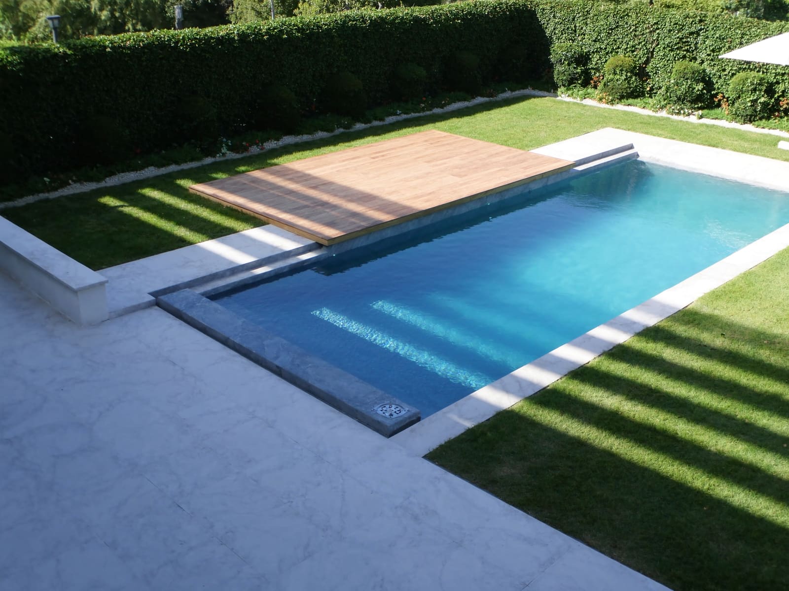 Poolterrasse neu gedacht